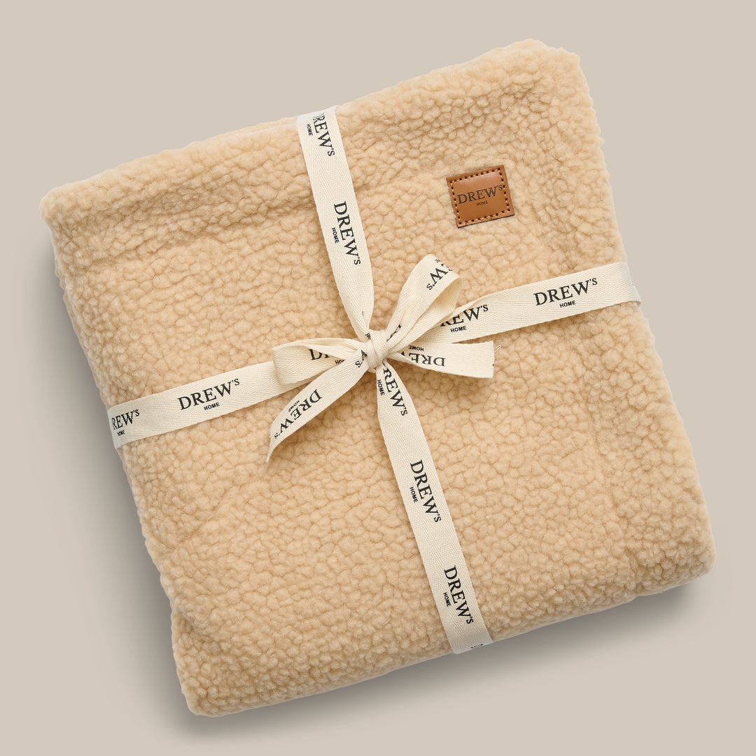 Hundetæppe i beige teddy materiale 