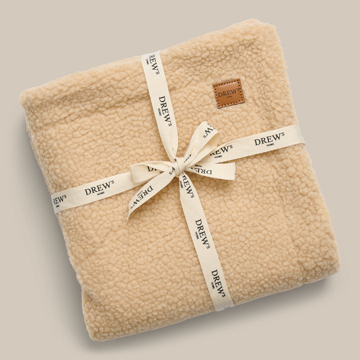 Hundetæppe i beige teddy materiale 