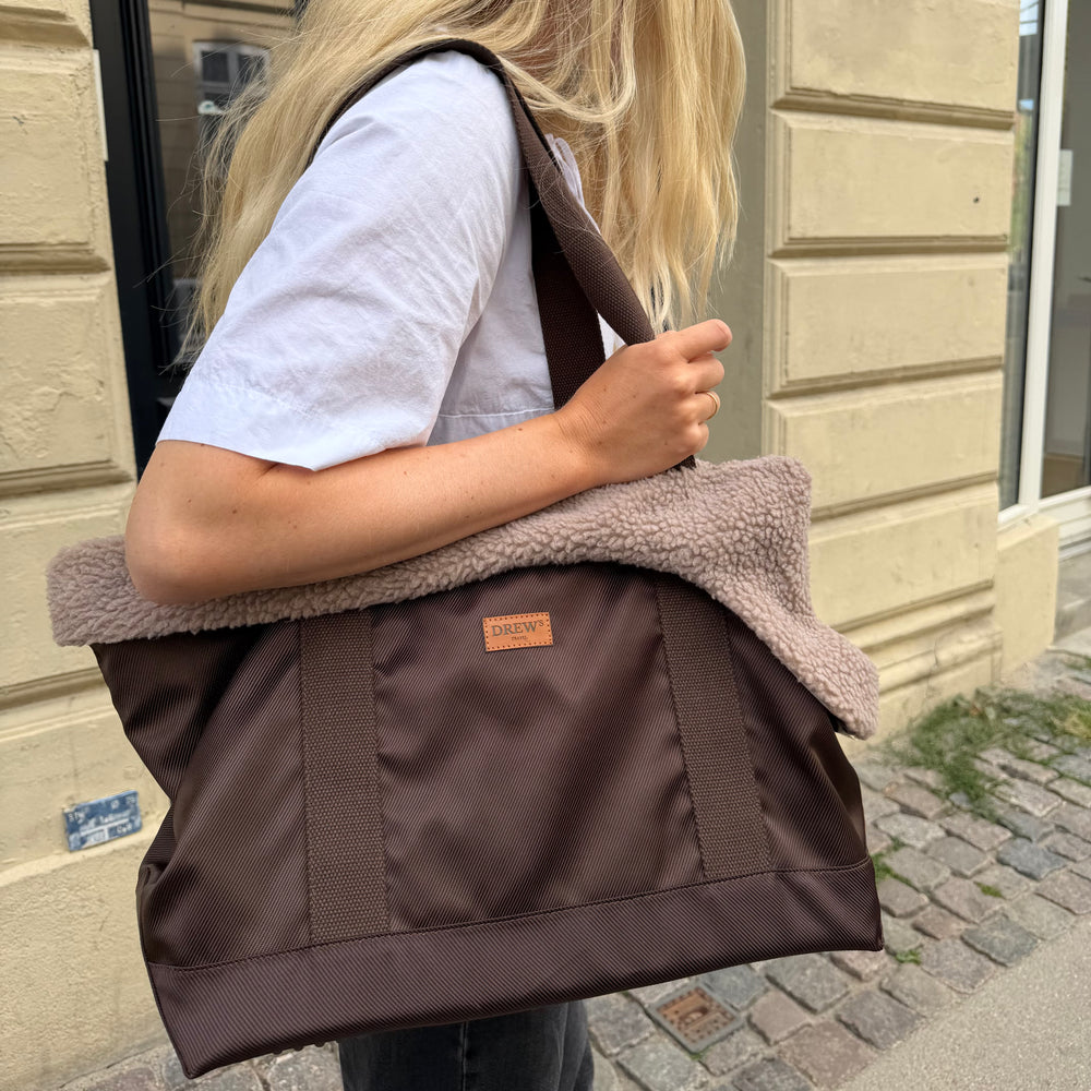 Cali hundetaske i mørkebrun med beige inderfor