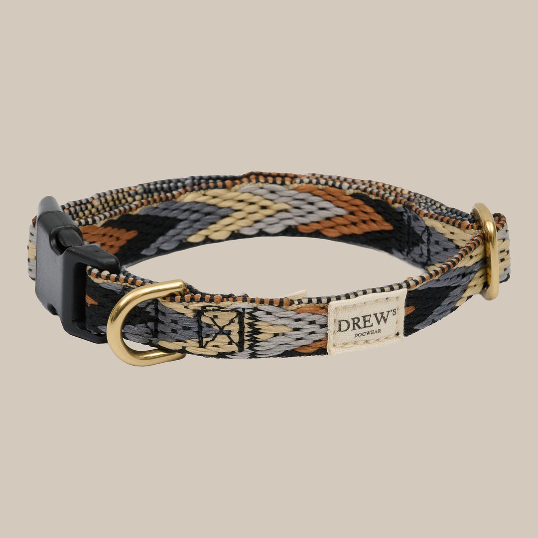 Dark Arrow / Weicher &amp; verstellbarer Kragen (braunes Muster)