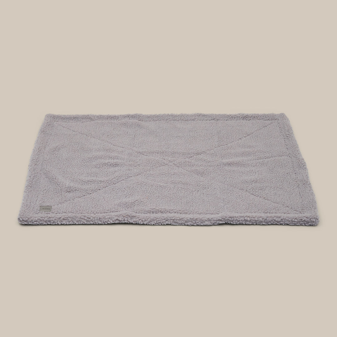 Soft dog blanket in teddy fleece - (grey)