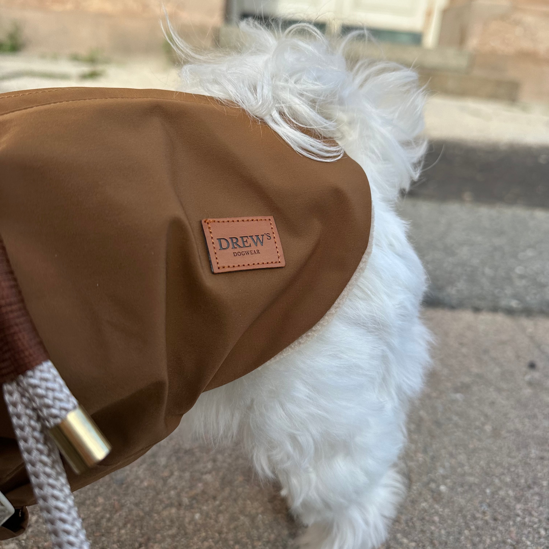 Hundejakke i brun med beige detaljer