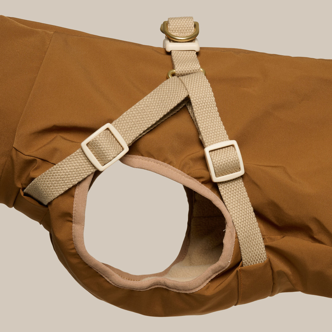 Hundejakke med sele der kan justeres